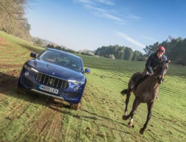 Κόντρα: Maserati Levante εναντίον... αλόγου (βίντεο)